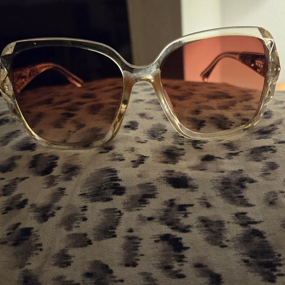 4 pairs of gorgeous sunglasses! Tinted! - Picture 2 of 4